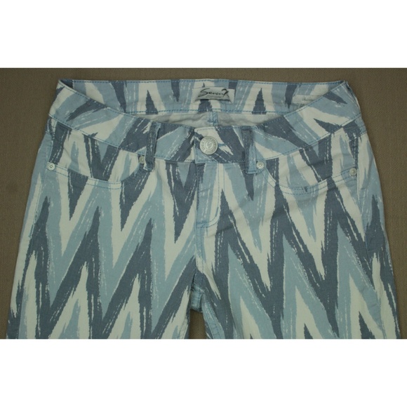 Seven7 Skinny Jeans Women's Size 8 Petite Blue White Chevron Pattern Denim - Picture 3 of 8